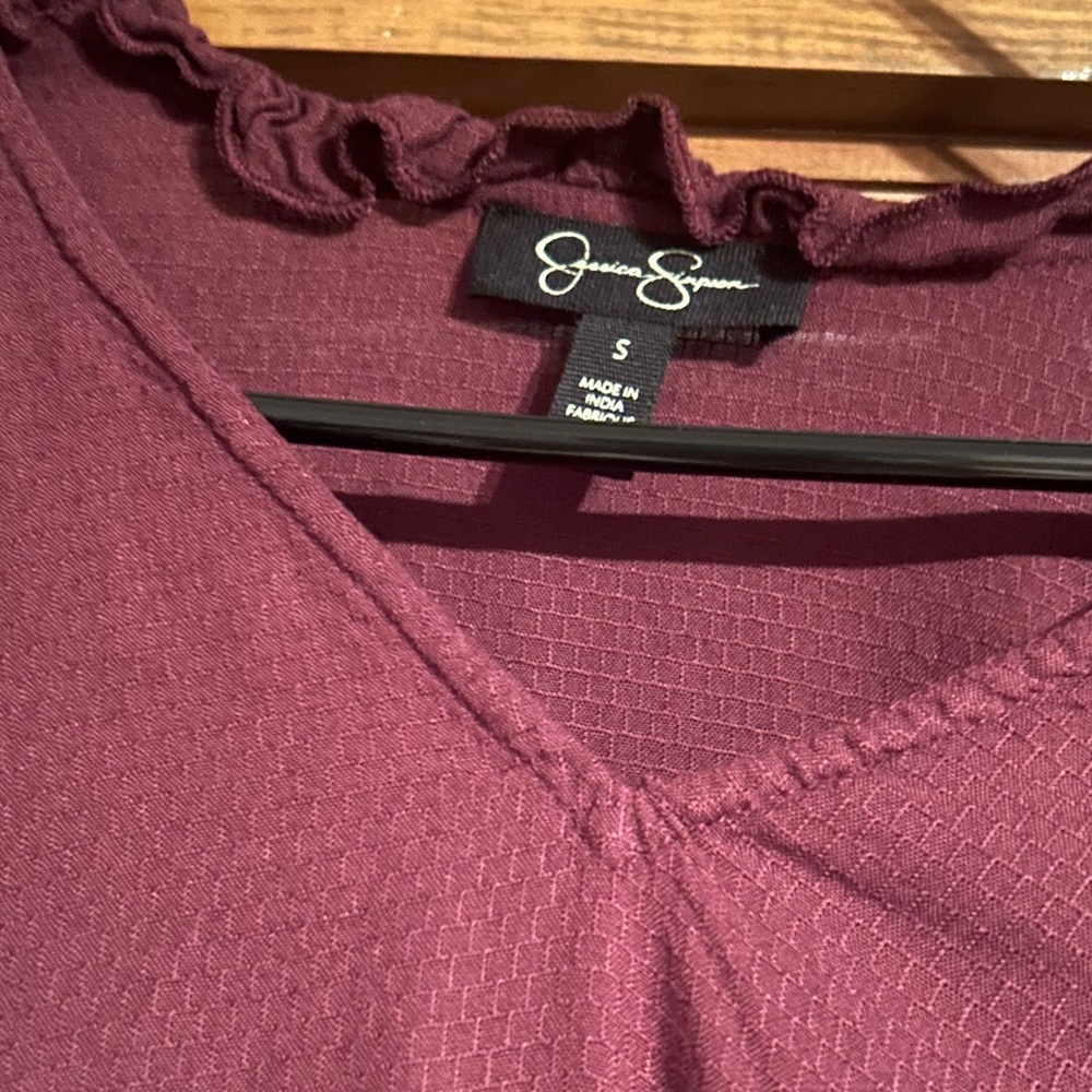 Jessica Simpson cut out shoulder long sleeve blouse size small 100 % viscose